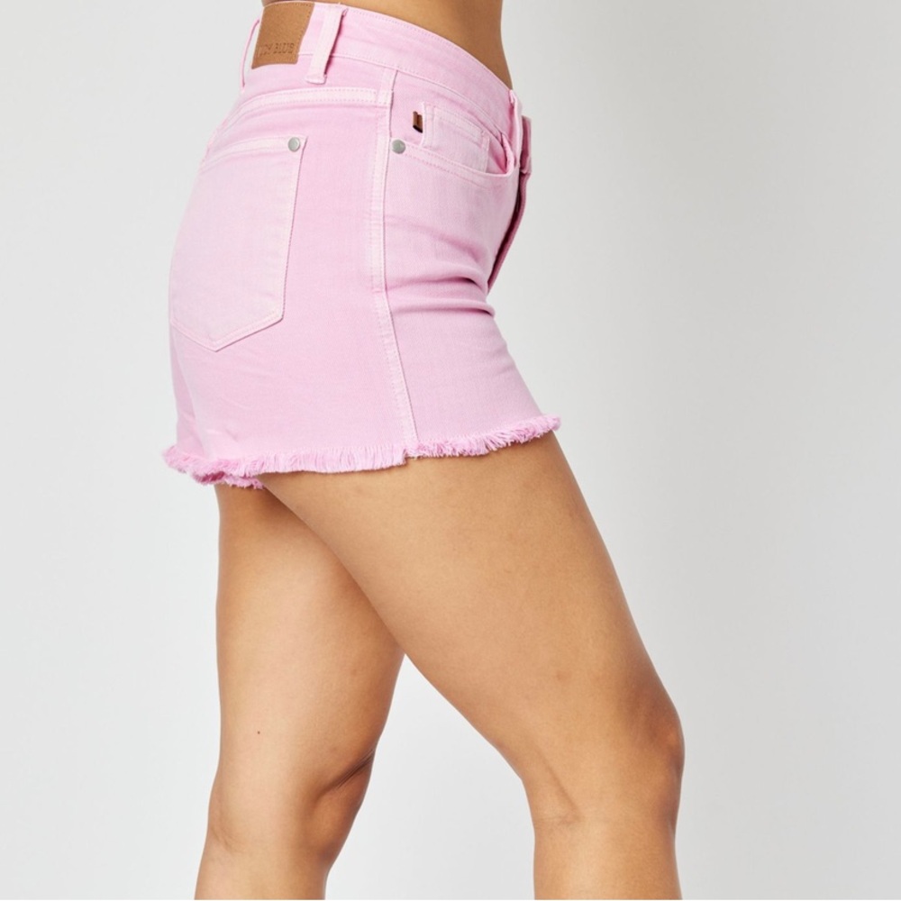 NWT Judy Blue 150225 light pink mid rise fray hem shorts 4” - Picture 6 of 11